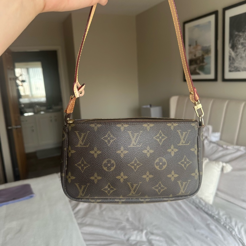 Louis Vuitton Monogram Brown Shoulder Bag - Picture 4 of 10